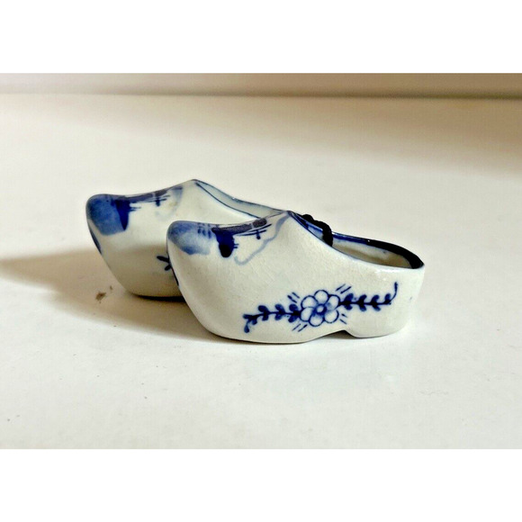 Vintage Dutch Handpainted HANDRDBLUE Ceramic Miniature Blue & White Clogs 2"x1" - Picture 3 of 6